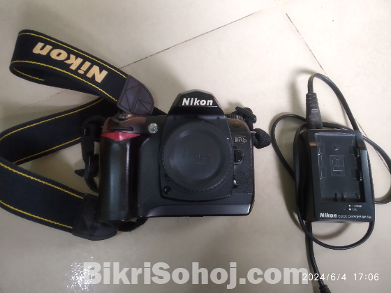 Nikon d70s body